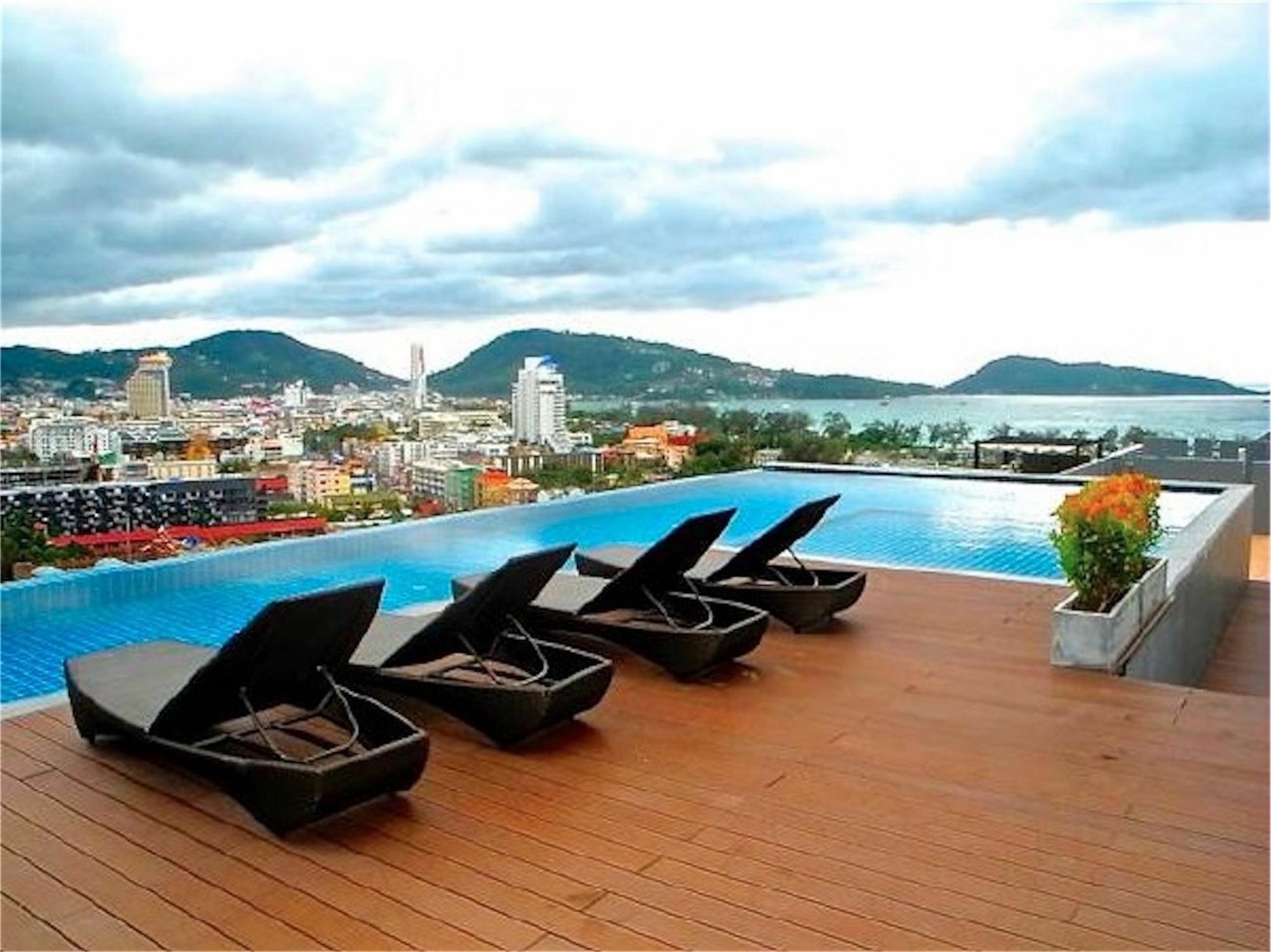Bliss Patong 2 Bedrooms Apartment Exterior photo